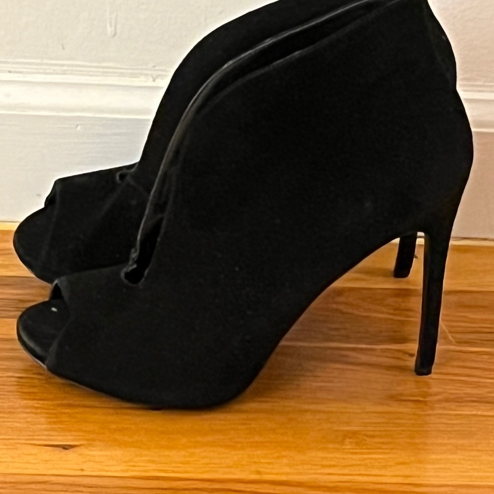Steve Madden Stellth booties black suede size 10